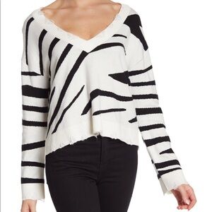 Wild Honey Cropped Zebra Distressed Sweater V-Neck Black‎ White Shark Bite small